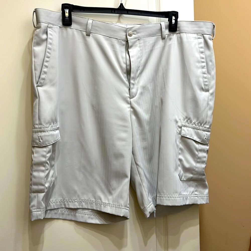 Island Republic shorts. Khaki. Size 42. Cargo pockets with buttons. Gently worn